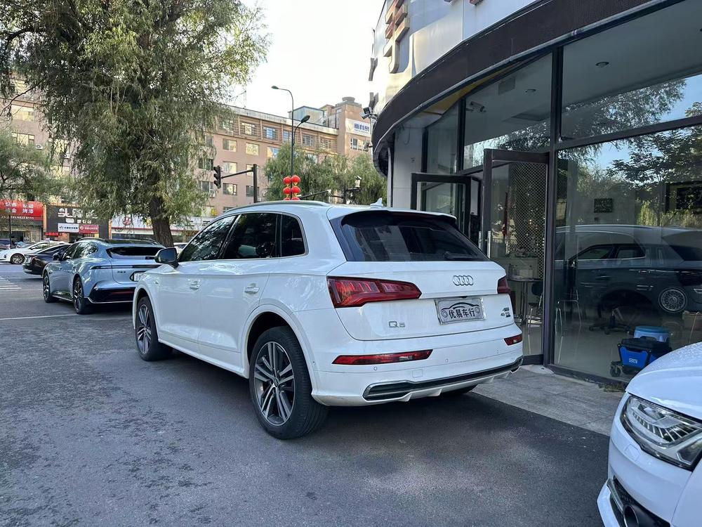 Audi Q5L Модель 2020 года 45 TFSI Exclusive Спорт тип – фото 4