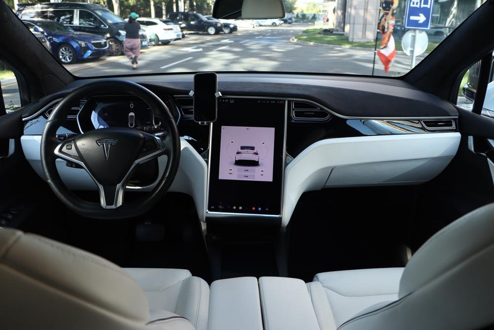 Tesla Model X 2016 90D – фото 14