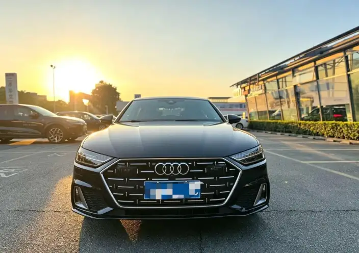 Audi A7 L 2024 Model 45 TFSI Luxury Model – фото 2