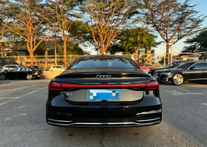 Audi A7 L 2024 Model 45 TFSI Luxury Model – фото 3