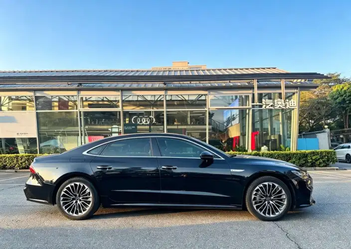Audi A7 L 2024 Model 45 TFSI Luxury Model – фото 5