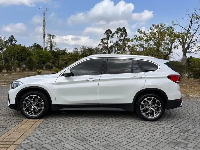 BMW X1 2022 Model sDrive25Li Leading Model – фото 3