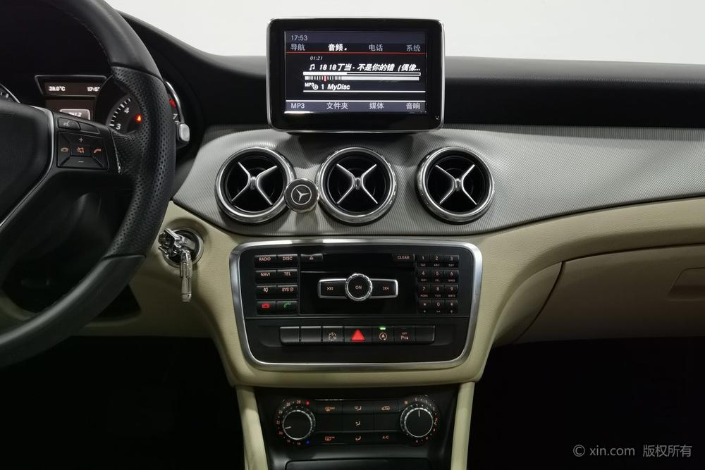 Mercedes-Benz GLA 2015 GLA 200 Dynamic – фото 12