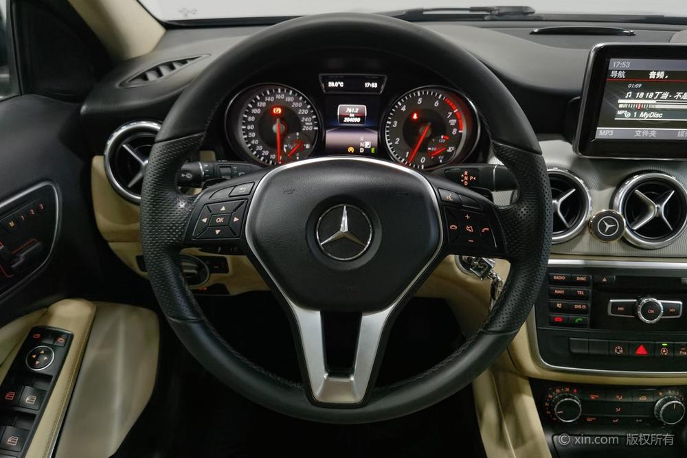 Mercedes-Benz GLA 2015 GLA 200 Dynamic – фото 15