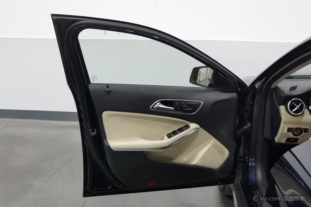 Mercedes-Benz GLA 2015 GLA 200 Dynamic – фото 22