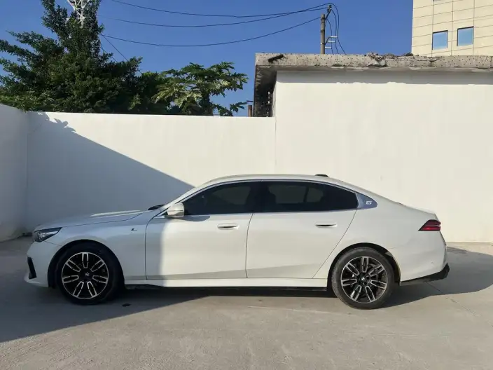 BMW 5 Series 2025 Model 525Li M Sports Set – фото 3