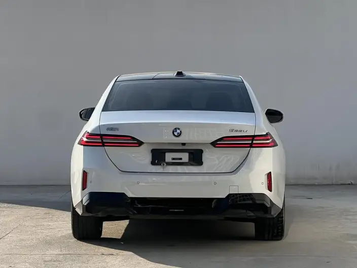 BMW 5 Series 2025 Model 525Li M Sports Set – фото 5