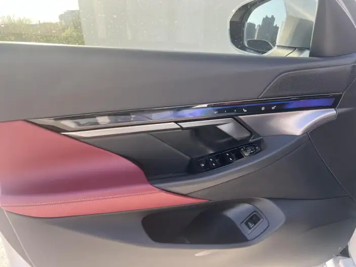 BMW 5 Series 2025 Model 525Li M Sports Set – фото 9