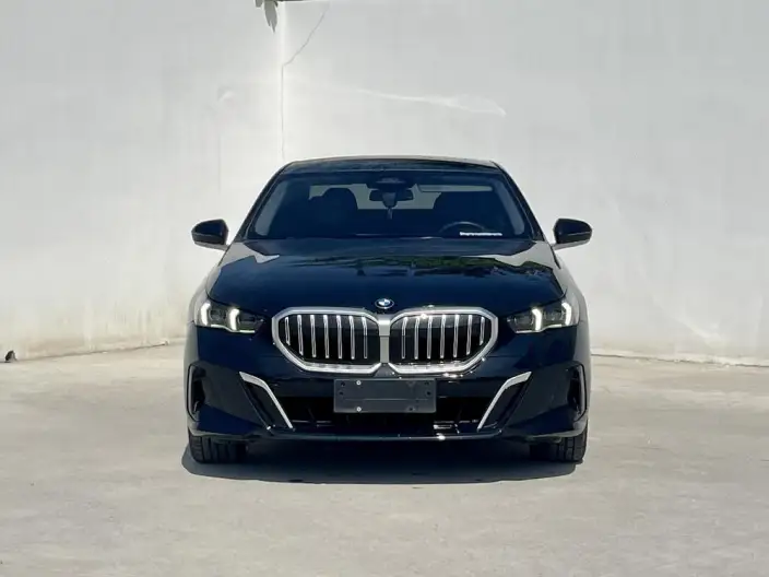 BMW 5 Series 2025 Model 525Li M Sports Set – фото 2