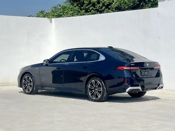 BMW 5 Series 2025 Model 525Li M Sports Set – фото 4