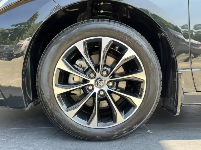 Toyota Avalon 2023 Model 2.5L Automatic Deluxe Edition – фото 9