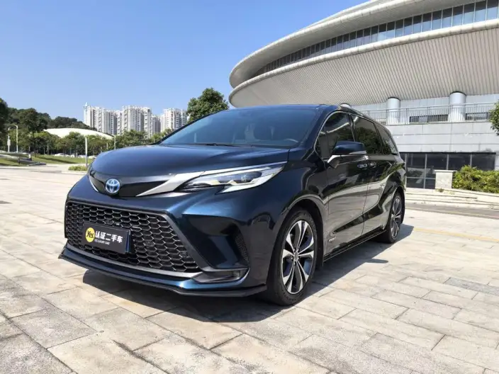 Granvia 2022 Model 2.5L Hybrid Premium Edition – фото 1