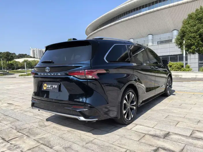 Granvia 2022 Model 2.5L Hybrid Premium Edition – фото 6