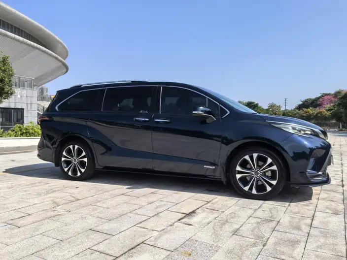 Granvia 2022 Model 2.5L Hybrid Premium Edition – фото 7