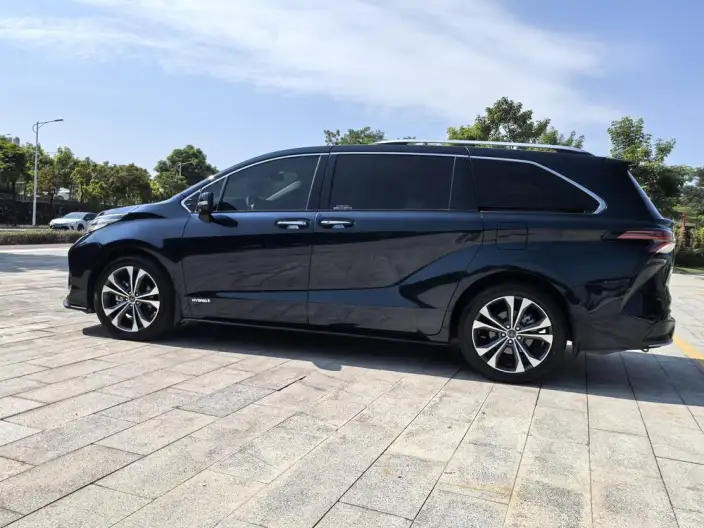 Granvia 2022 Model 2.5L Hybrid Premium Edition – фото 8