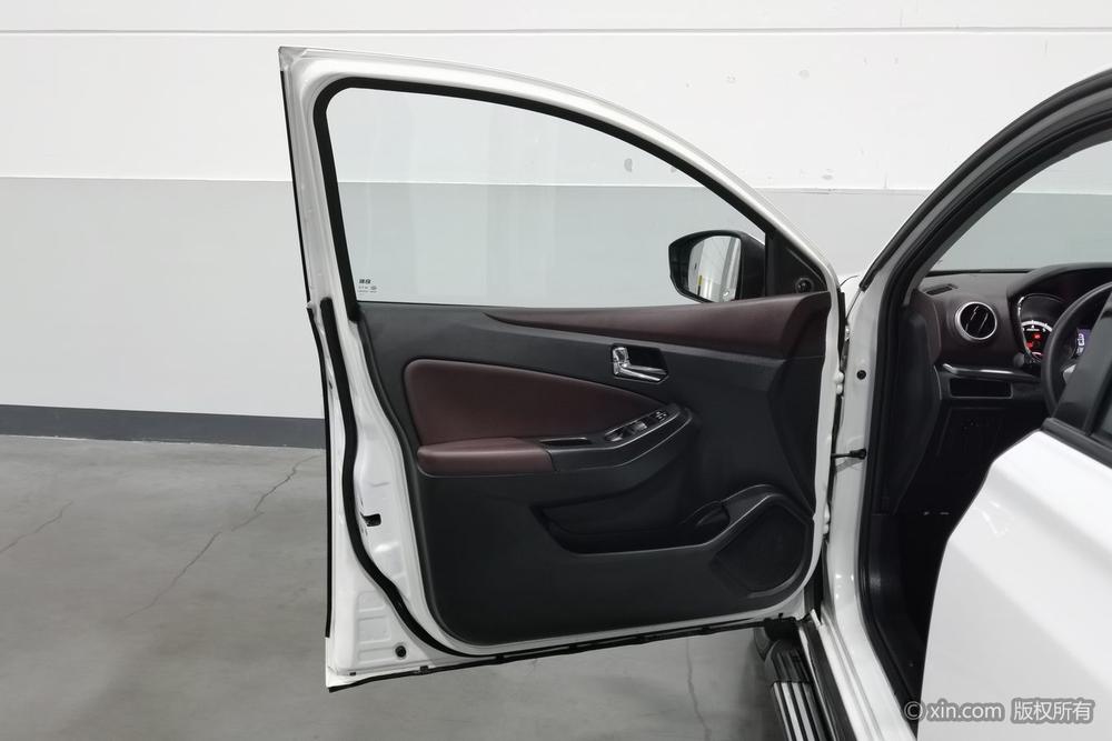 Venucia T70X 2015 2.0L CVT Smart Sport – фото 22