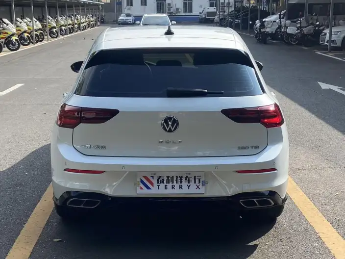Volkswagen Golf 2023 Model 280TSI DSG R-Line Lite – фото 6
