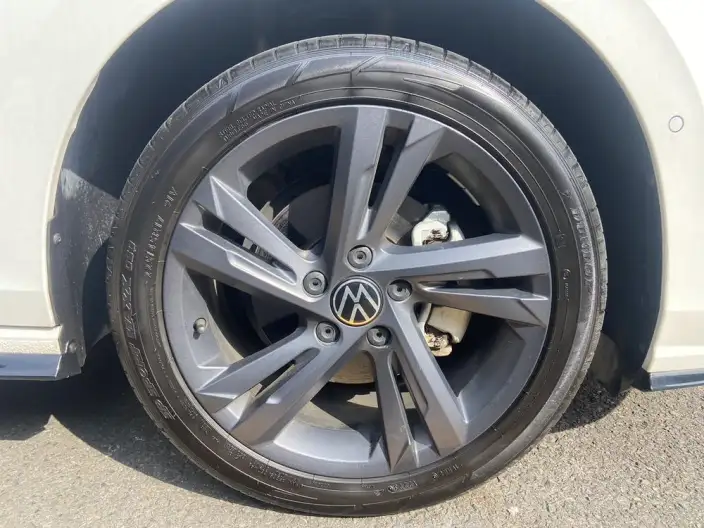 Volkswagen Golf 2023 Model 280TSI DSG R-Line Lite – фото 8