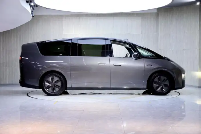 Li Auto MEGA 2024 Model Ultra Edition – фото 7
