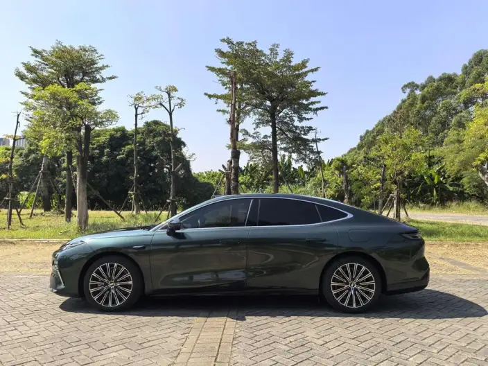 Geely Galaxy E8 PHEV 2025 Model 130km EM-P Galaxy Edition