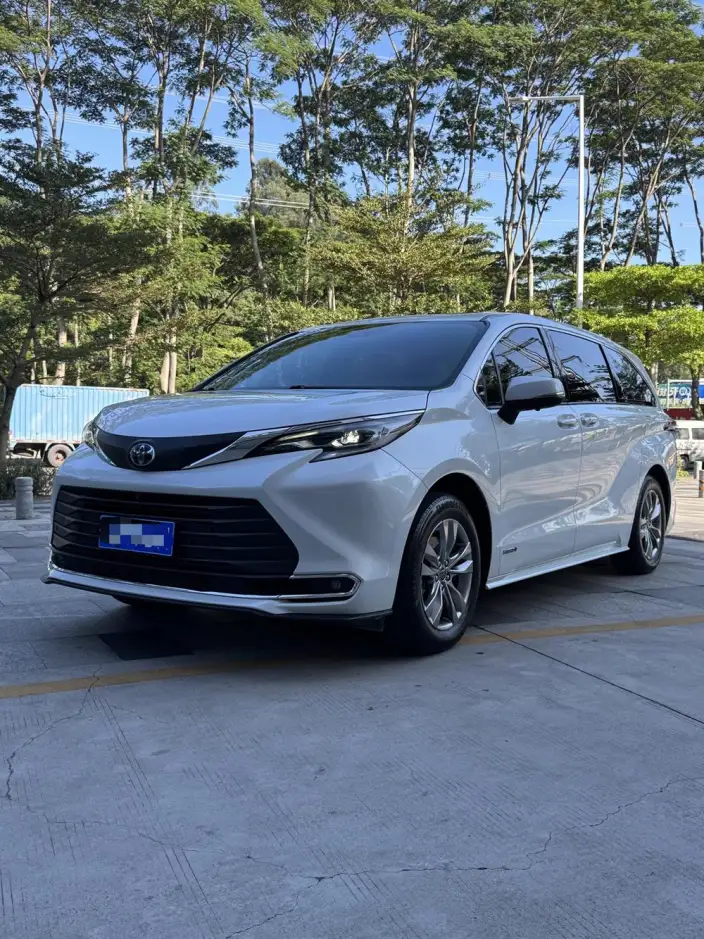 Toyota Sienna 2023 Model Hybrid 2.5L Comfort Edition – фото 1