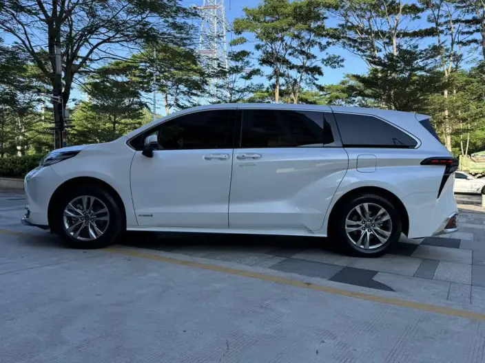 Toyota Sienna 2023 Model Hybrid 2.5L Comfort Edition – фото 3
