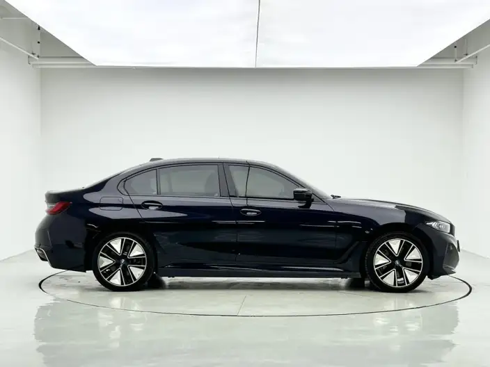 BMW i3 2023 Model eDrive40L Night Edition Sports Set – фото 8