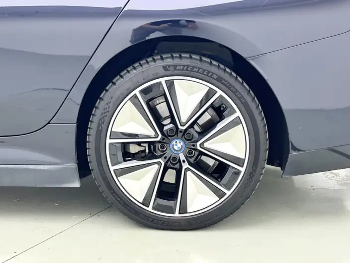 BMW i3 2023 Model eDrive40L Night Edition Sports Set – фото 9