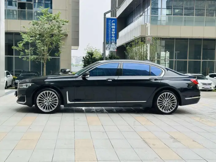 BMW 7 Series 2021 Model 740Li Exclusive Model Luxury Set – фото 4