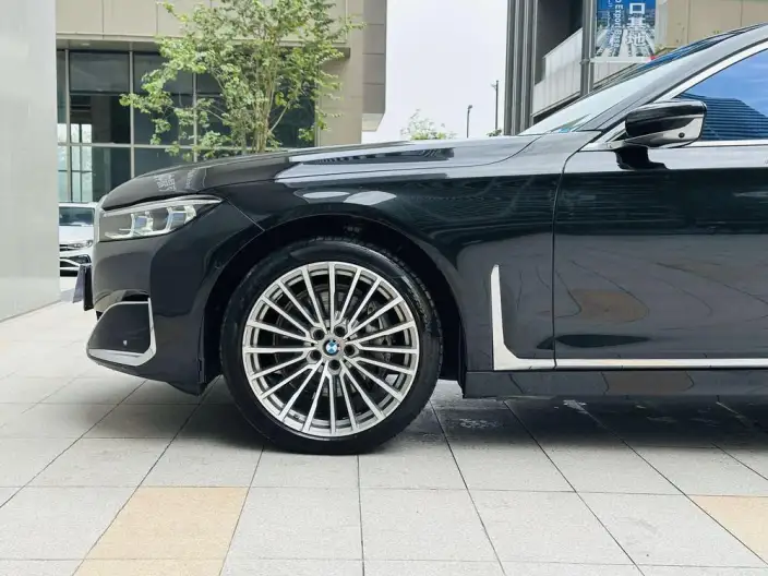 BMW 7 Series 2021 Model 740Li Exclusive Model Luxury Set – фото 10