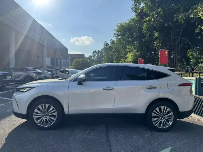 Toyota Harrier 2022 Model 2.0L CVT 2WD Exclusive Edition – фото 4
