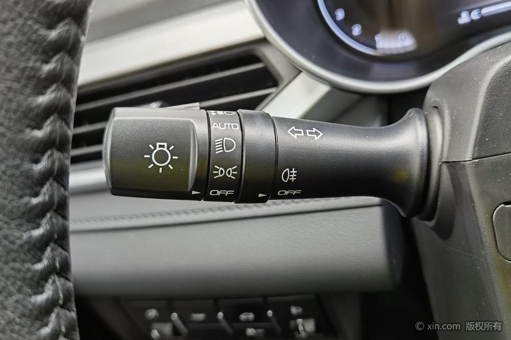 Geely Emgrand Модель 2018 года 1.5L Manual Up Connected Edition – фото 15
