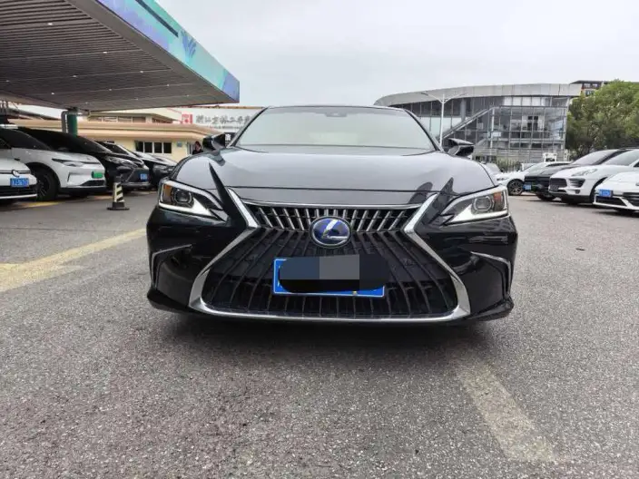 Lexus ES 2022 Model 300h Superior Edition