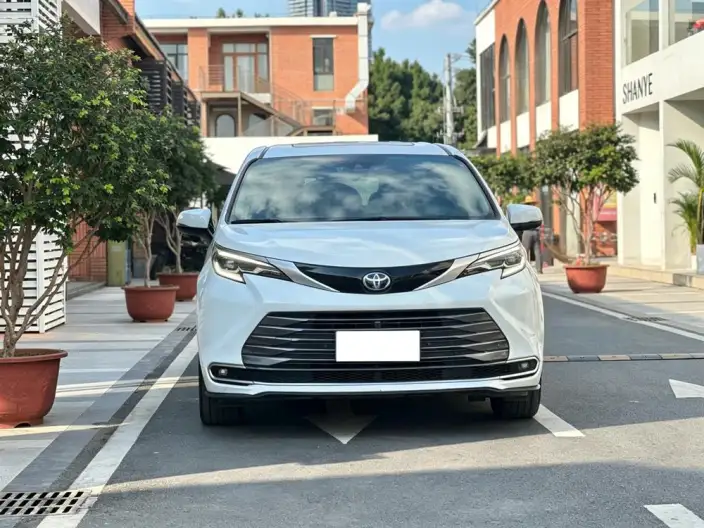 Toyota Sienna 2023 Model Hybrid 2.5L Premium Edition – фото 2