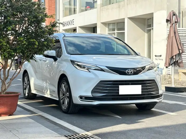 Toyota Sienna 2023 Model Hybrid 2.5L Premium Edition – фото 3