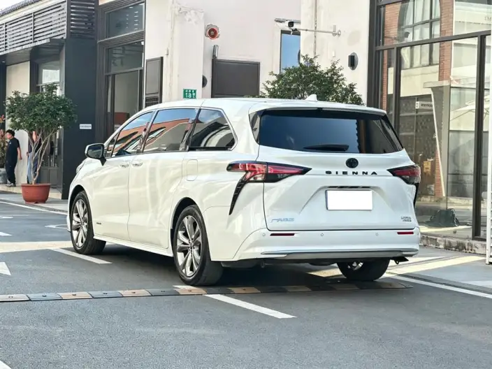 Toyota Sienna 2023 Model Hybrid 2.5L Premium Edition – фото 5