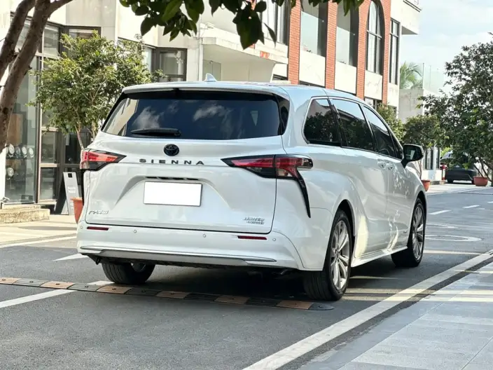 Toyota Sienna 2023 Model Hybrid 2.5L Premium Edition – фото 7
