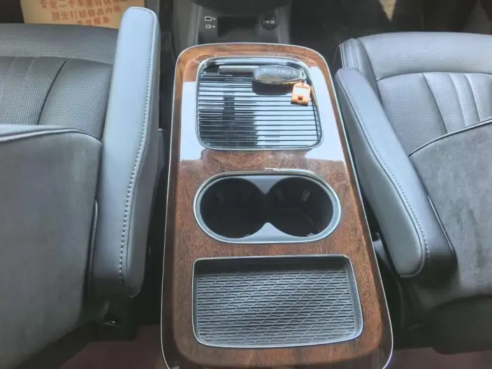 HONGQI HQ9 PHEV 2024 Model 4WD Deluxe Edition – фото 8