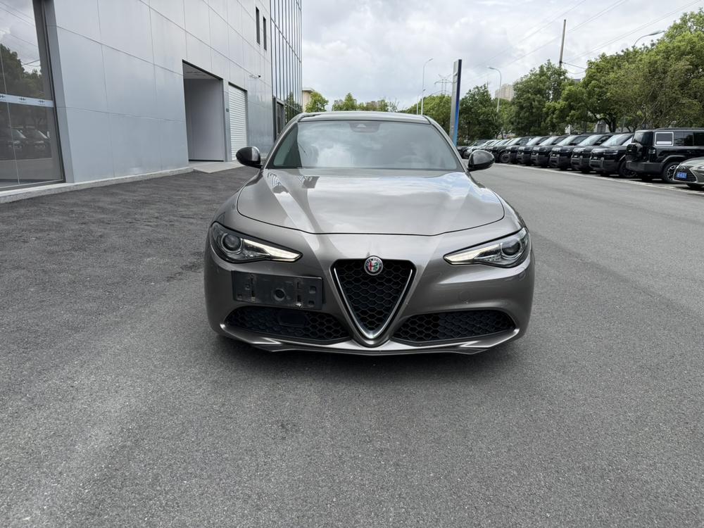 Alfa Romeo Giulia Модель 2020 года 2.0T 280HP Deluxe Edition – фото 2