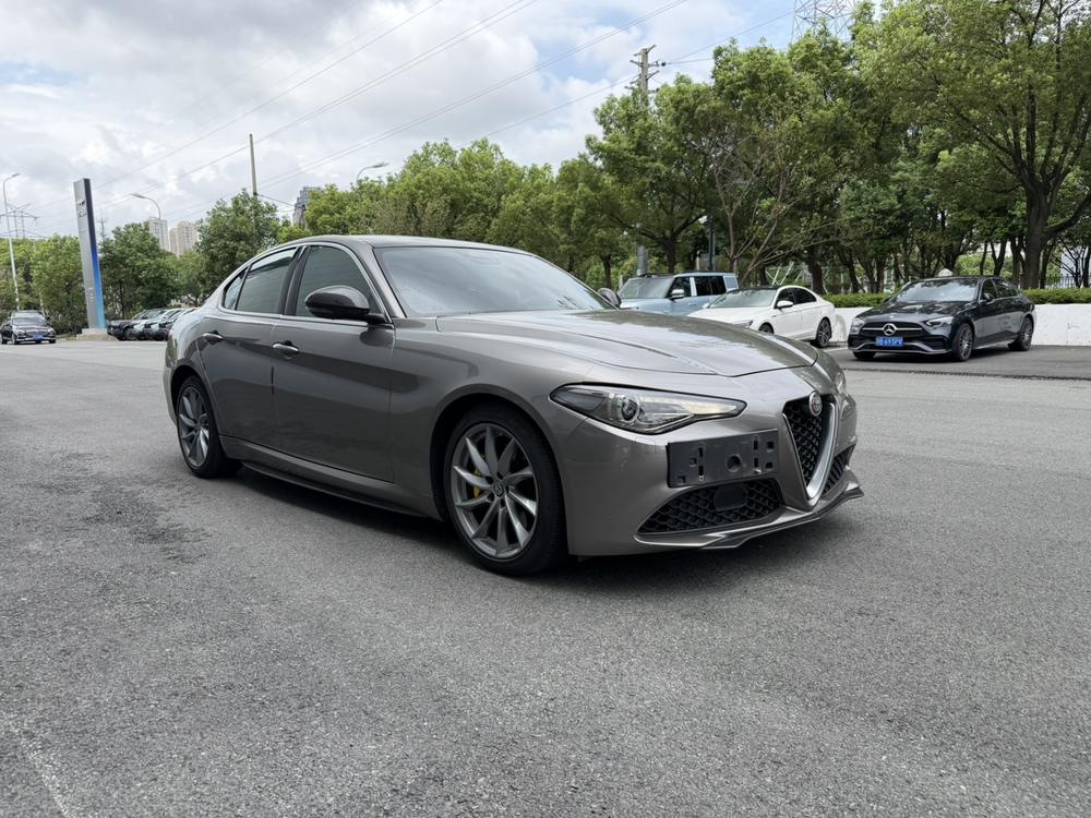 Alfa Romeo Giulia Модель 2020 года 2.0T 280HP Deluxe Edition – фото 3