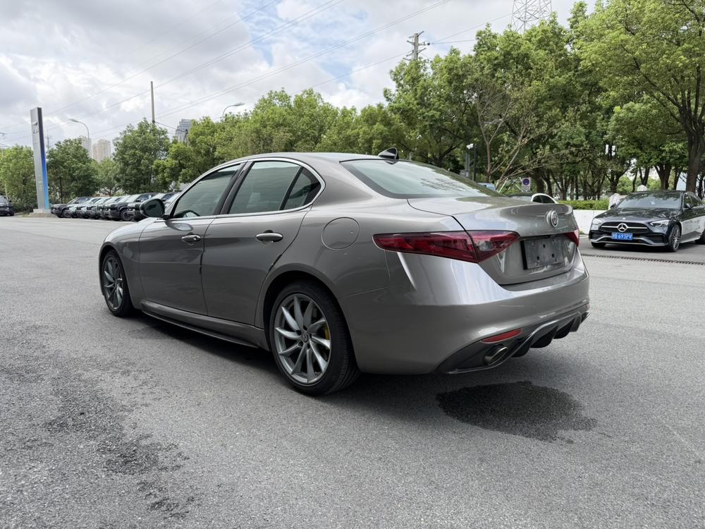 Alfa Romeo Giulia Модель 2020 года 2.0T 280HP Deluxe Edition – фото 4