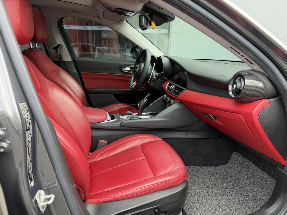 Alfa Romeo Giulia Модель 2020 года 2.0T 280HP Deluxe Edition – фото 7