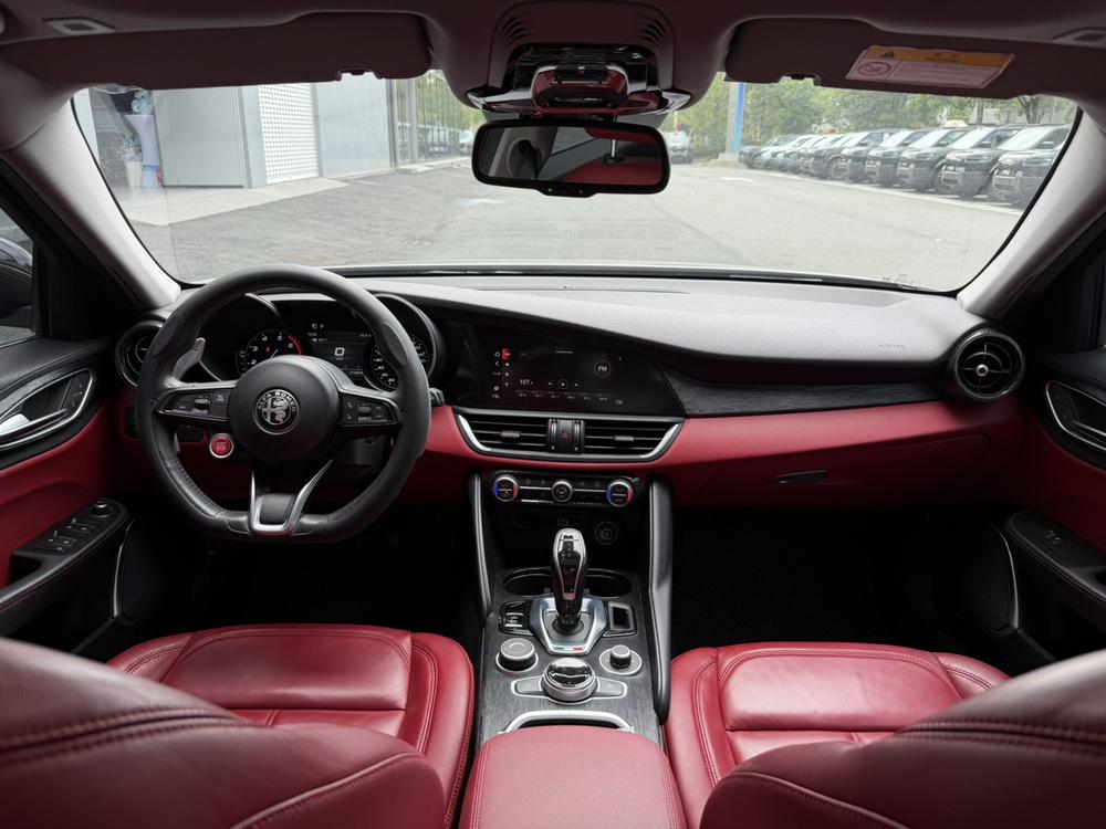 Alfa Romeo Giulia Модель 2020 года 2.0T 280HP Deluxe Edition – фото 8