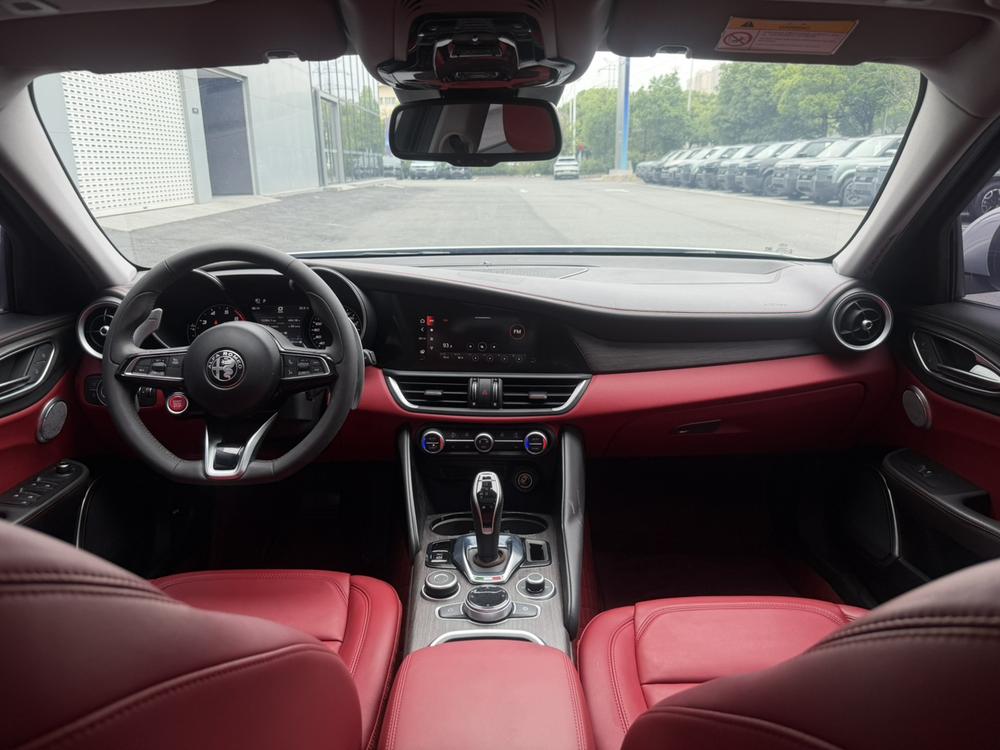Alfa Romeo Giulia Модель 2020 года 2.0T 280HP Deluxe Edition – фото 10