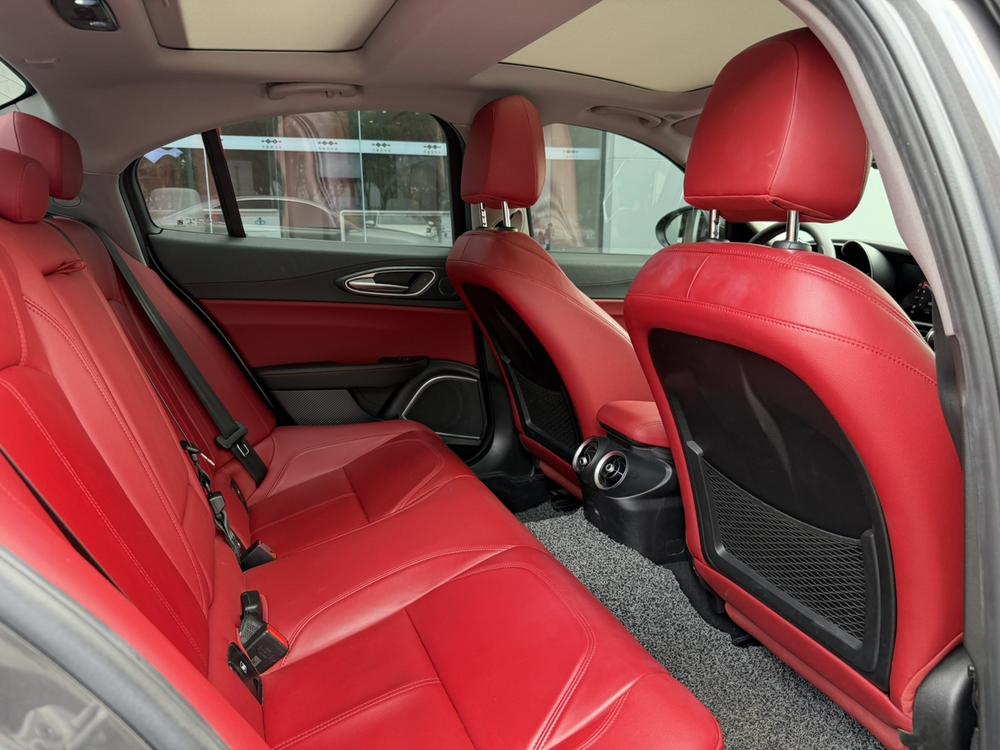 Alfa Romeo Giulia Модель 2020 года 2.0T 280HP Deluxe Edition – фото 13