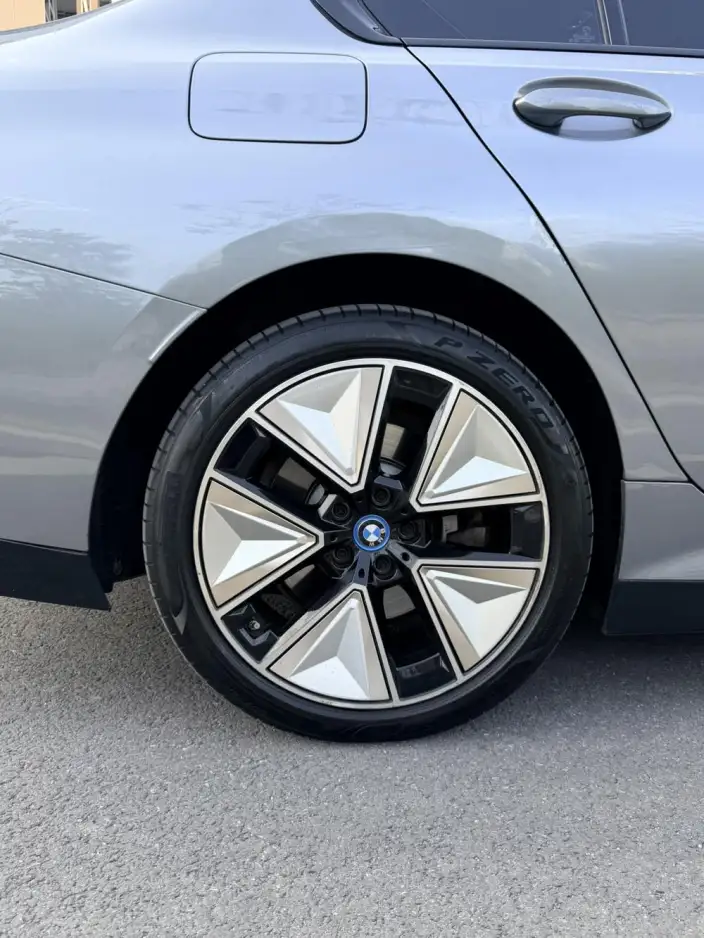 BMW i3 2023 Model eDrive40L Night Edition Sports Set – фото 9