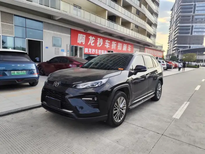 Toyota Wildlander 2022 Model 2.0L 2WD Premium Edition – фото 1