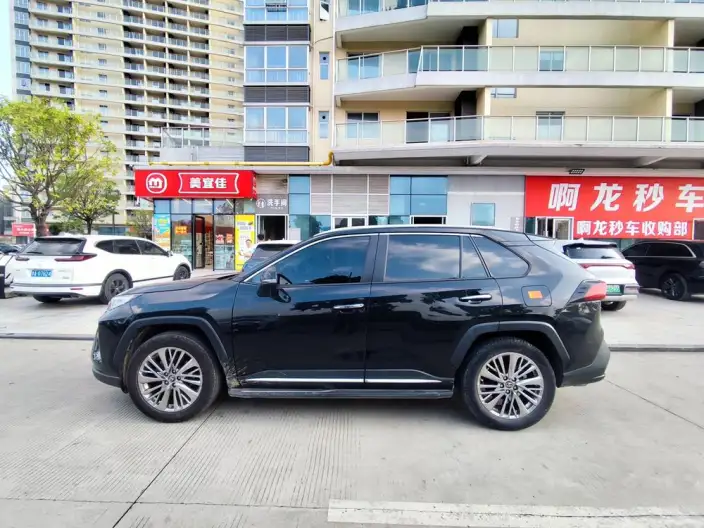 Toyota Wildlander 2022 Model 2.0L 2WD Premium Edition – фото 3