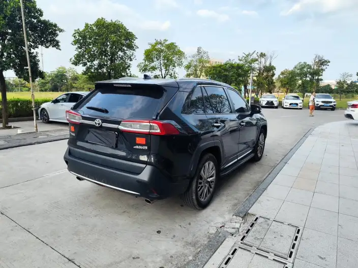 Toyota Wildlander 2022 Model 2.0L 2WD Premium Edition – фото 5