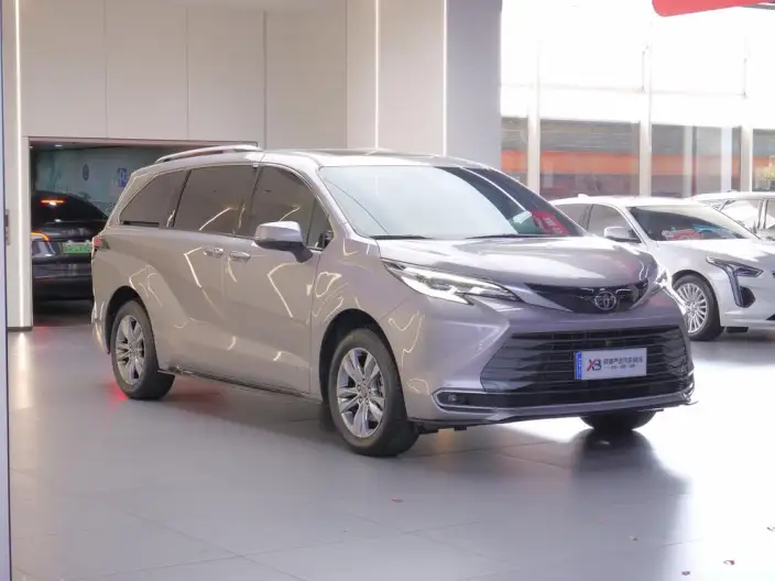 Toyota Sienna 2024 Model Hybrid 2.5L 4WD Premium Edition – фото 3